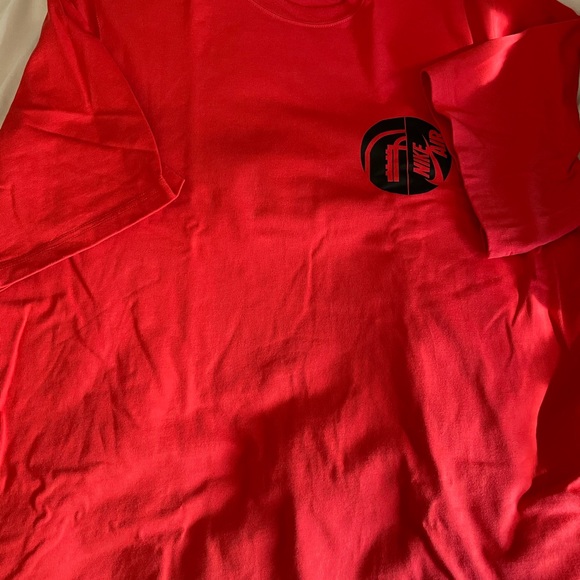 Nike Shirt - Picture 2 of 4